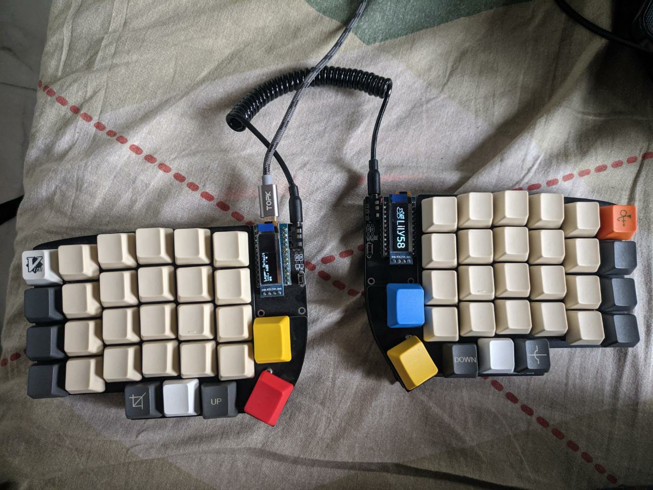 ../_images/lily58_keyboard.jpeg