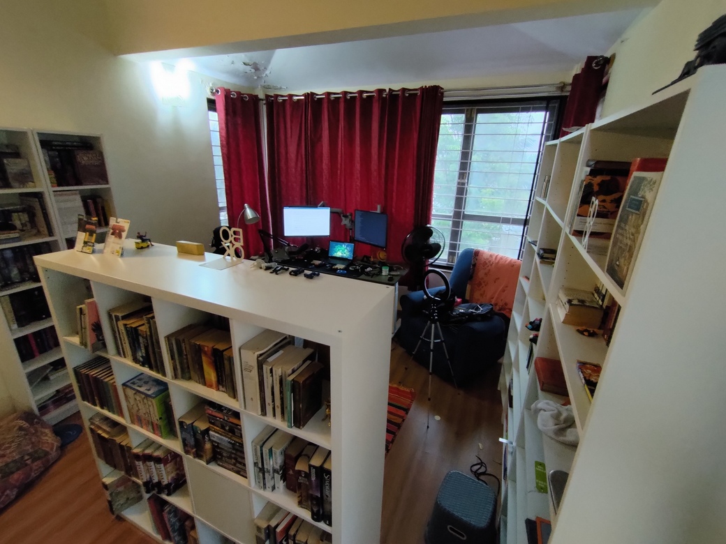 ../_images/workspace-shelves-2.jpg