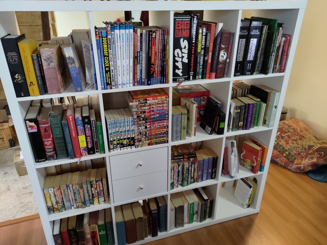 ../_images/workspace-shelves-3.jpg